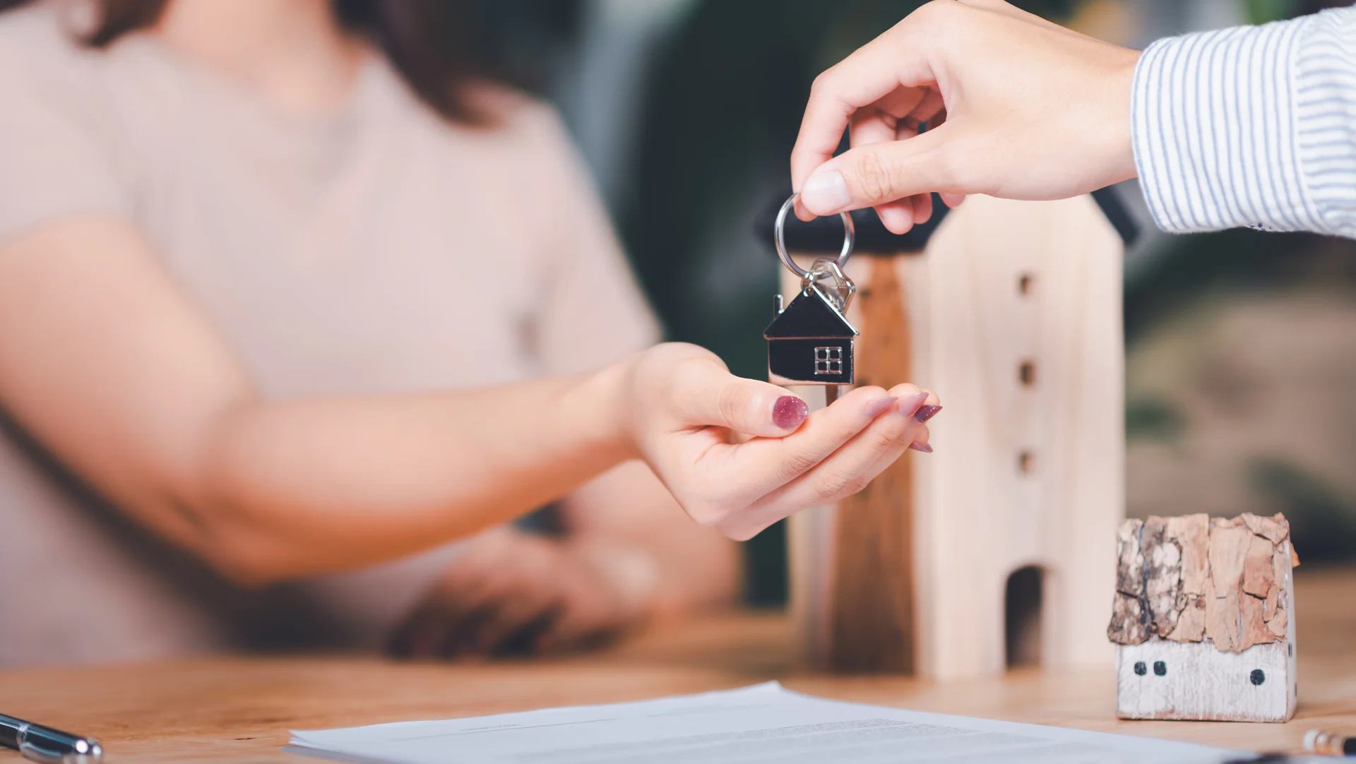 Plataforma Alquila.Online — ilustración de alquiler y gestión inmobiliaria