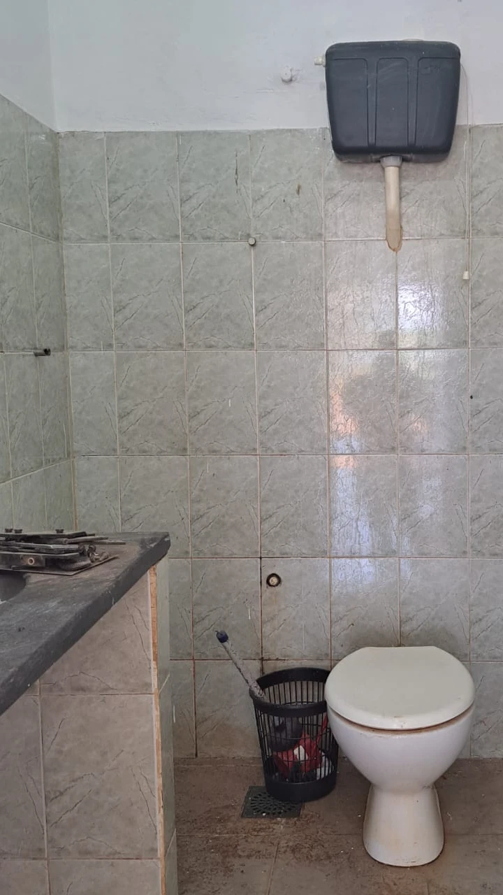 Local comercial, lugar estratégico, esquina, sobre Ruta principal Ruta 14, consta de : 1 Salón espacioso de 11 x 10 con baño - 3