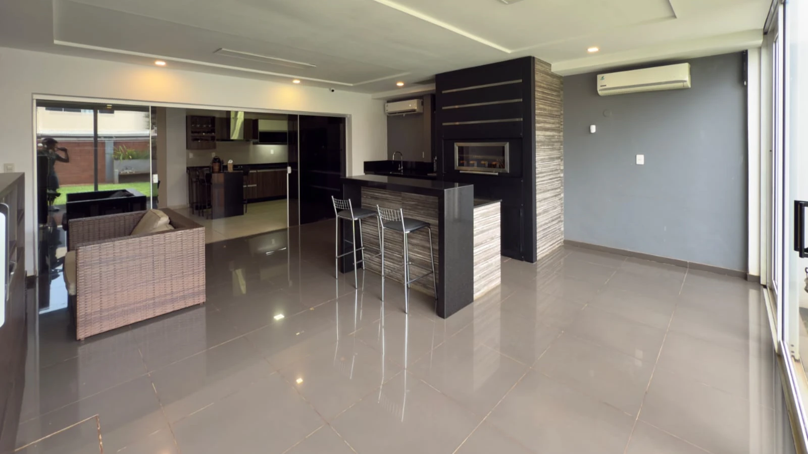 ️EN ALQUILER RESIDENCIA TIPO DUPLEX EN EL BARRIO QUITERIA DE ENCARNACION✨️ - 2